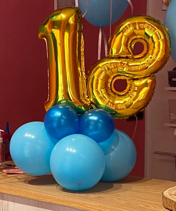 composizione da tavolo con numeri in foil